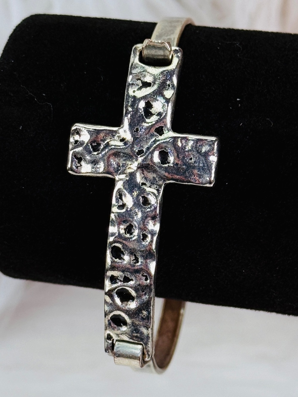 Vintage aged, Silvertone hammered cross bangle bracelet